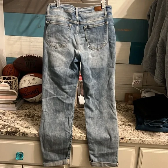 Judy Blue jeans - Picture 2 of 3